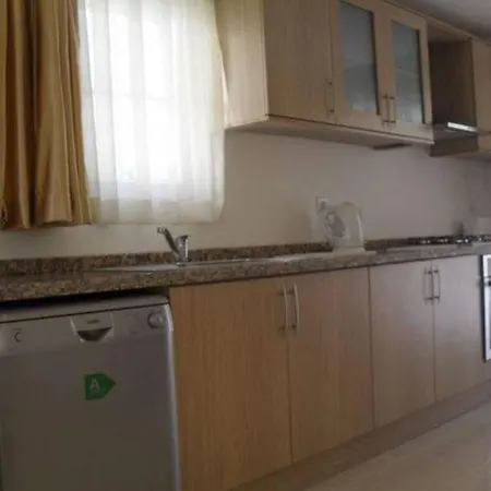 Emerald 8 * فتحية